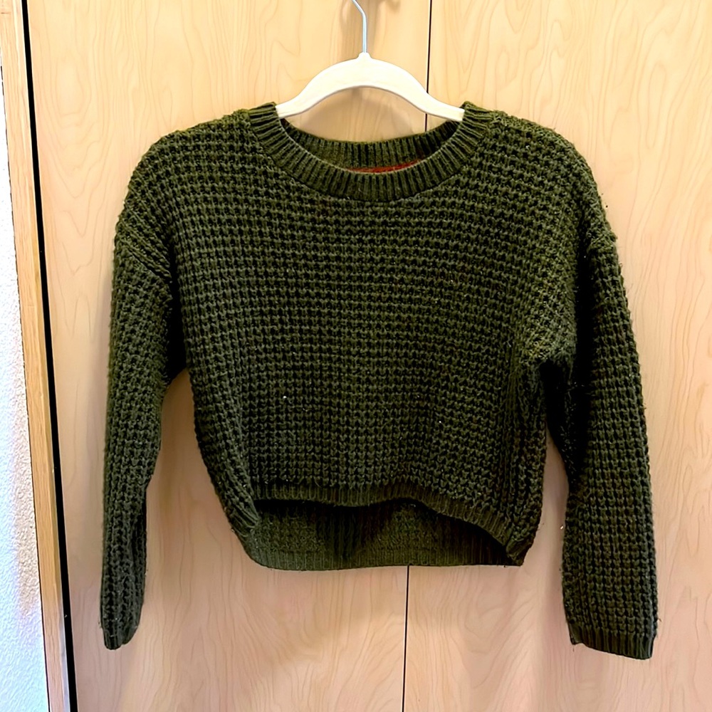 Long sleeve sweater top. Dark green. Brand shasa
